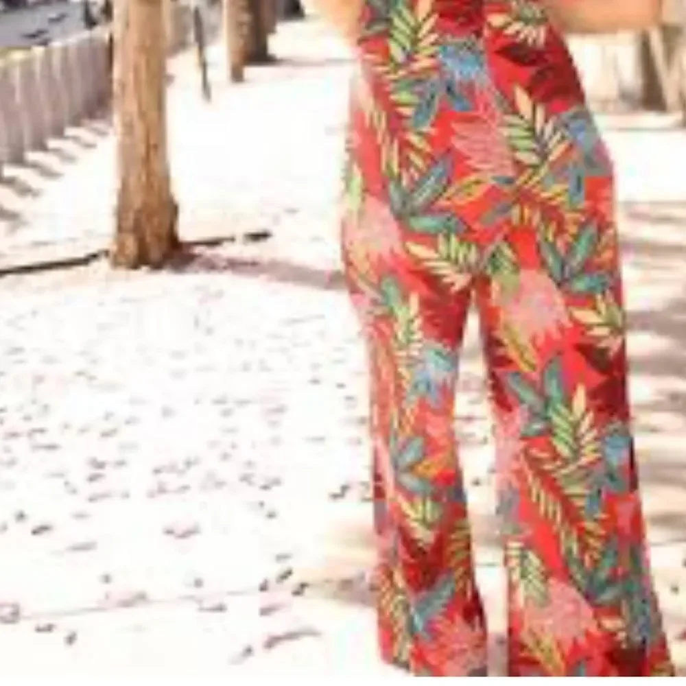 Jumpsuit S tropical colors v neck wide leg adjustable spagetti straps